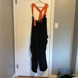 Orage Bibs size large in black brand new with tags